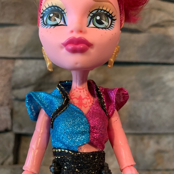 Monster High 13 Wishes Gigi Grant Doll - Picture 7 of 11